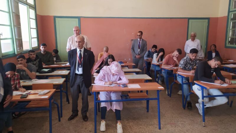 المدير الإقليمي يشرف على انطلاق امتحان الوطني الموحد لنيل شهادة الباكلوريا من الثانوية التأهيلية ابن عباد سطات