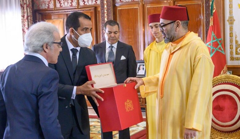 جلالة الملك يستقبل والي بنك المغرب