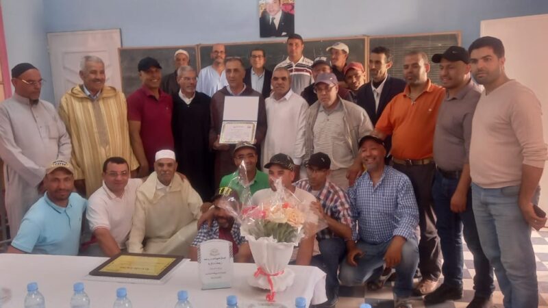 جمعية الزوكش التنموية تكرم مدير المؤسسة بعد 11 سنة من العمل التربوي المتميز 