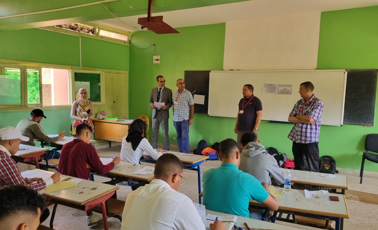 المدير الإقليمي يشرف على انطلاق الدورة الاستدراكية للامتحان الوطني الموحد لنيل شهادة الباكلوريا من الثانوية باجة بابن أحمد إقليم سطات