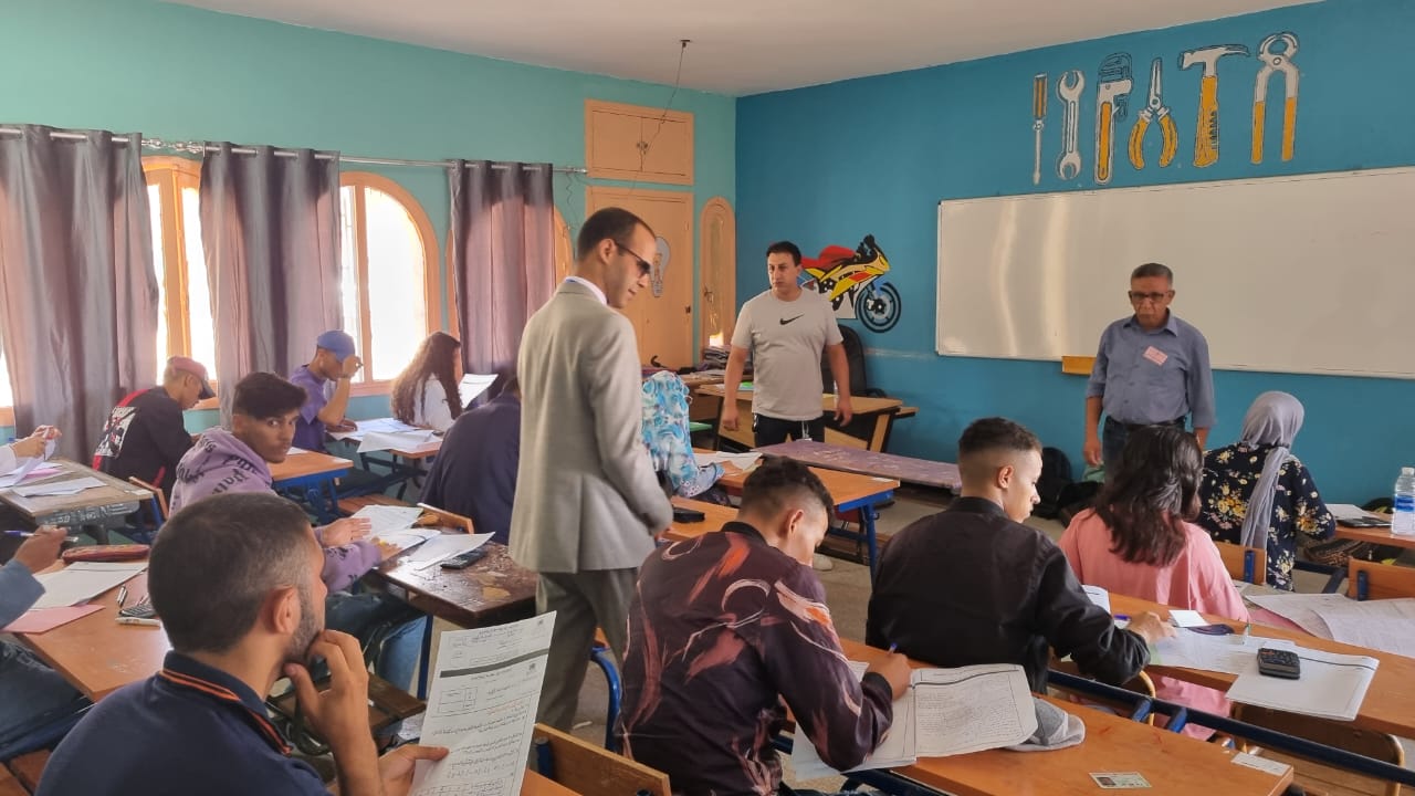 المدير الإقليمي يطلع ميدانيا على أجواء مجريات الدورة الاستدراكية لامتحانات البكالوريا 2022 بالثانوية الإعدادية مولاي عبد الله بسطات