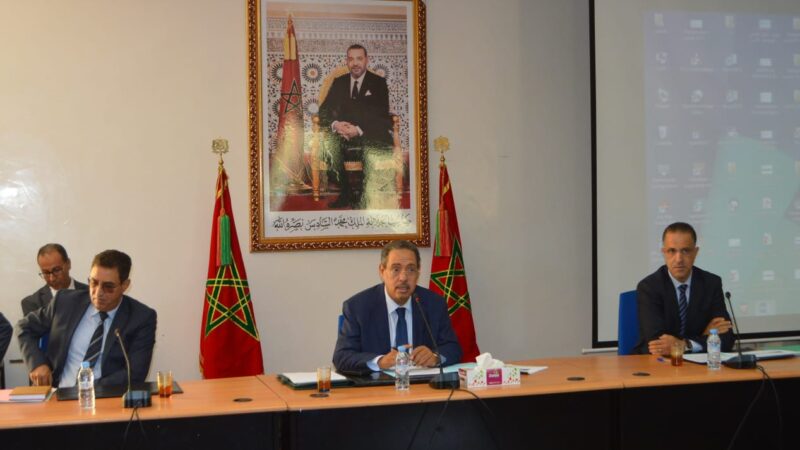 عامل إقليم سطات يترأس اجتماع عمل لدراسة مختلف التدابير والإجراءات الاستباقية للحد من آثار الفيضانات