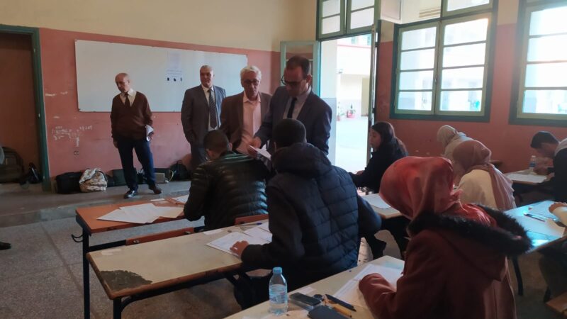 اجتياز 2780 مترشحة ومترشح مبارايات توظيف أطر الأكاديمية بمديرية سطات والمدير الإقليمي يتفقد مراكز إجراء المباراة