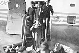 ذكرى عودة جلالة المغفور له محمد الخامس من المنفى.. مناسبة لاستحضار لحظة تاريخية وازنة كرست التحام العرش والشعب من أجل نيل الاستقلال