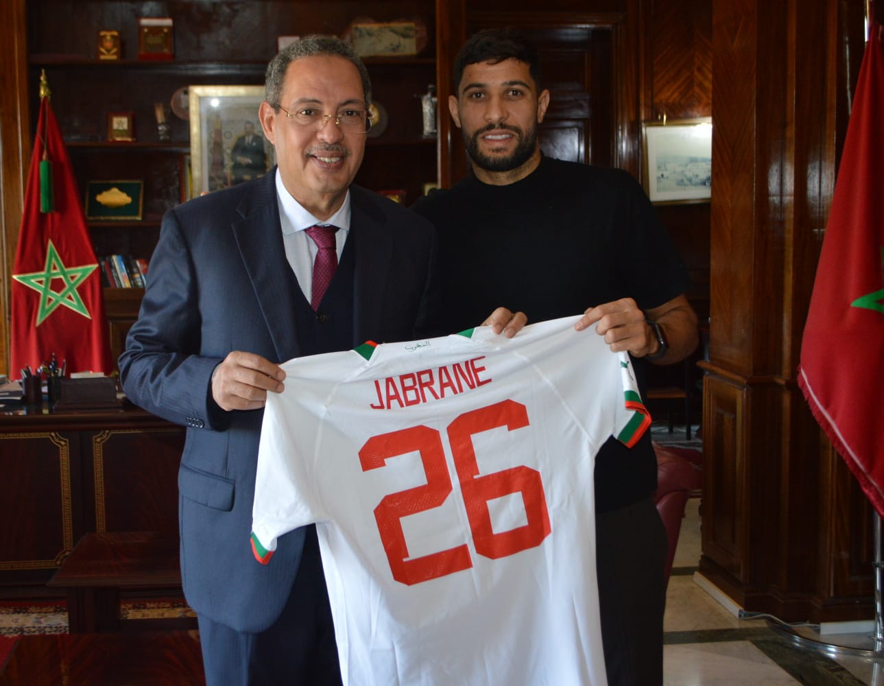 عامل إقليم سطات يخصص استقبالا خاصا للاعب المنتخب الوطني لكرة القدم يحيى جبران ابن المدينة