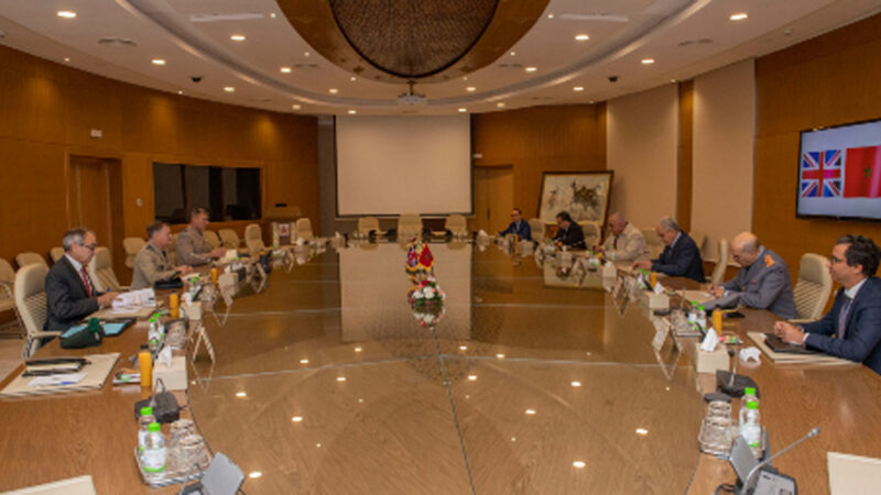 لوديي والجنرال دوكور دارمي المفتش العام للقوات المسلحة الملكية يستقبلان كبير مستشاري الدفاع البريطاني بالشرق الأوسط وشمال إفريقيا