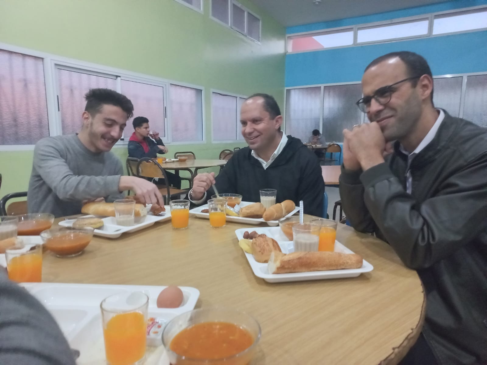 مدير الأكاديمية الجهوية للتربية التكوين لجهة الدار البيضاء سطات والمدير الإقليمي في زيارة تفقدية للأقسام الداخلية للمؤسسات التعليمية بإقليم سطات