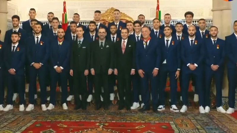 “الكاف” يتوج الملك محمد السادس بجائزة “التميز الرياضي لعام 2022”