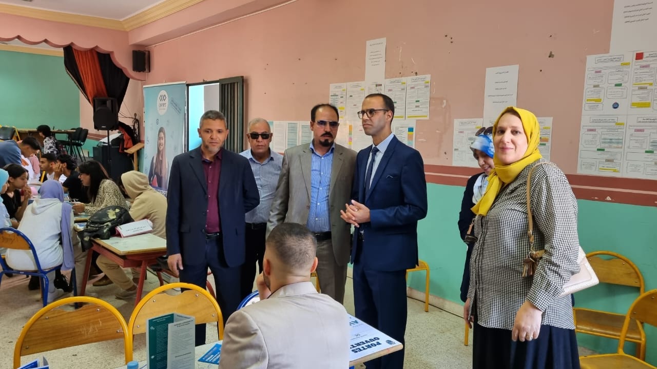 المدير الإقليمي لوزارة التربية الوطنية والتعليم الأولي والرياضة بسطات يشرف على يوم إعلامي للتوجيه بالرازي