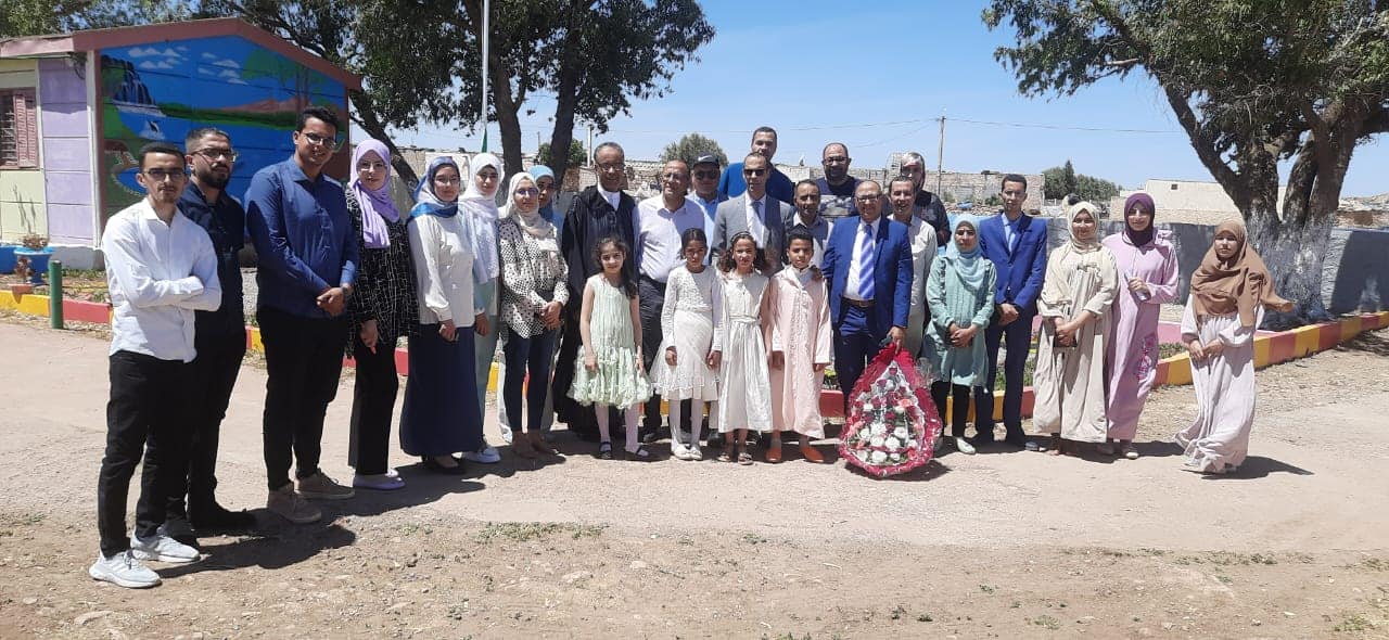 المدير الإقليمي لوزارة التربية الوطنية والتعليم الأولي والرياضة بسطات يشرف على رفع اللواء الأخضر للمدارس الايكولوجية  بمجموعة مدارس أولاد الشاوي