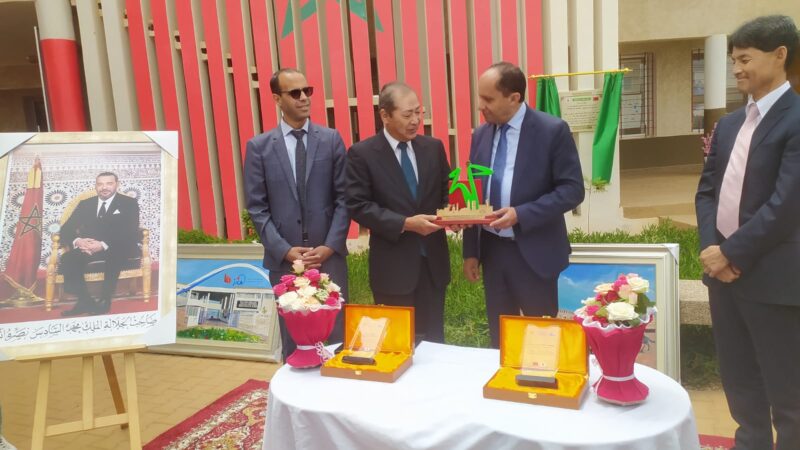 سطات..سفير اليابان ينوه بارتفاع مؤشرات التمدرس وجودة التعلمات لدى المتعلمين