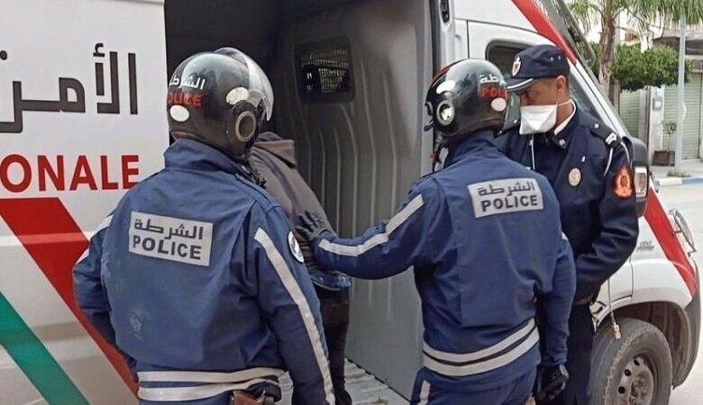 الدار البيضاء.. توقيف ثلاثة أشخاص يشتبه في تورطهم في السرقة تحت التهديد باستعمال السلاح وعدم الامتثال ومحاولة إيذاء عناصر الشرطة (مصدر أمني)