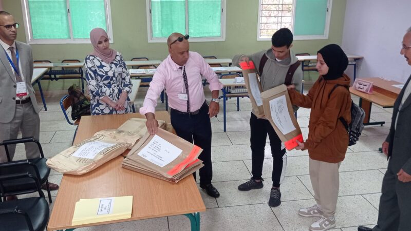 المدير الإقليمي لوزارة التربية الوطنية والتعليم الأولي والرياضة بسطات يشرف على انطلاق  امتحان الوطني الموحد للسنة الثانية بكالوريا