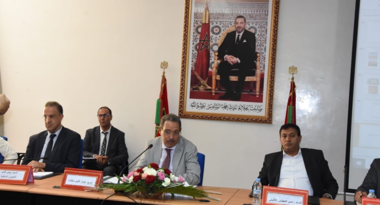 عامل إقليم سطات يترأس لقاء تواصليا حول تبسيط مسطرة الترخيص بالبناء في الوسط القروي و منح رخص التسوية المتعلقة بالبنيات غير القانونية