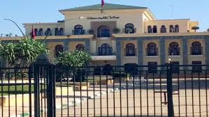 عامل إقليم سطات يتدخل لتنظيف المدينة من النفايات المتراكمة بمناسبة عيد الأضحى