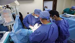 نجاح عملية استئصال ممتدة إلى القصبة الهوائية بالمركز الاستشفائي الجامعي بفاس