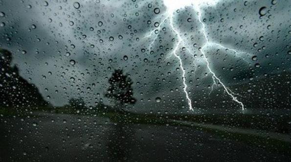 زخات مطرية رعدية قوية مرتقبة غدا السبت بعدد من مناطق المملكة (نشرة إنذارية)
