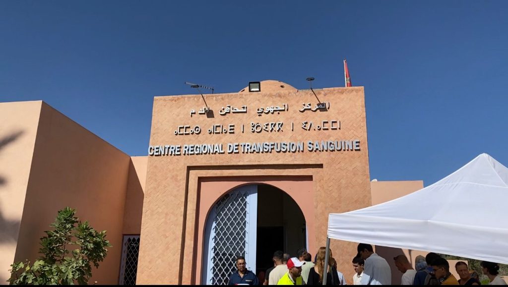 زلزال الحوز..توافد أعداد كبيرة من المواطنين على مركز تحاقن الدم بمراكش