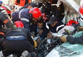 ورزازات .. عناصر الوقاية المدنية والأمن يقدمون المساعدة اللازمة للمتضررين من الزلزال