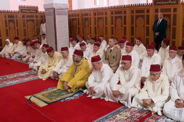 أمير المؤمنين صاحب الجلالة الملك محمد السادس يؤدي صلاة الجمعة بمسجد الهادي بسلا