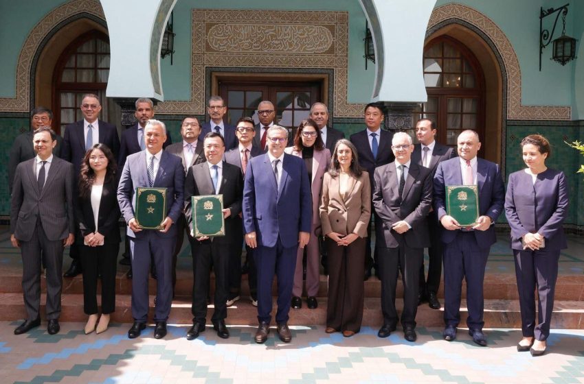 التوقيع بالرباط على اتفاقية استثمارية مع المجموعة الصينية “صنرايز” الرائدة في قطاع النسيج بقيمة 2,3 مليار درهم