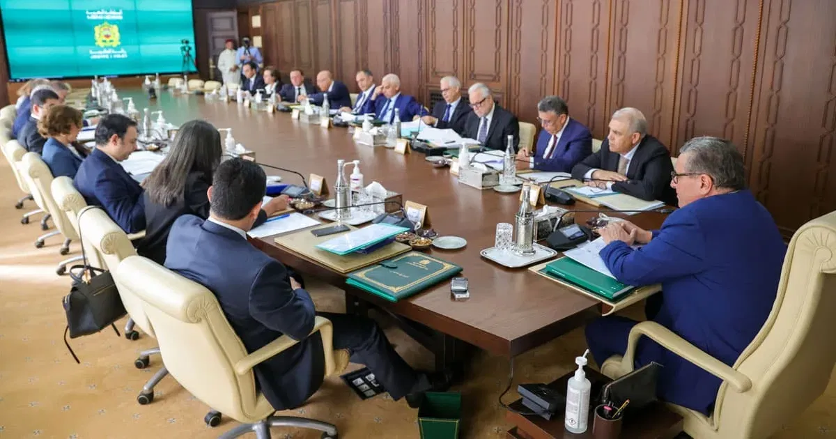 مجلس الحكومة يصادق على مشروع مرسوم بسن تدابیر تنظیمیة لفائدة المھندسین والمھندسین المعماریین العاملین بوزارة العدل