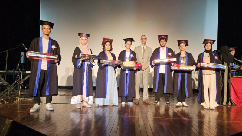 المدير الإقليمي لوزارة التربية الوطنية و التعليم الأولي و الرياضة بسطات يشرف على تتويج التلميذات والتلاميذ الحاصلين على أعلى المعدلات في حفل التميز السنوي