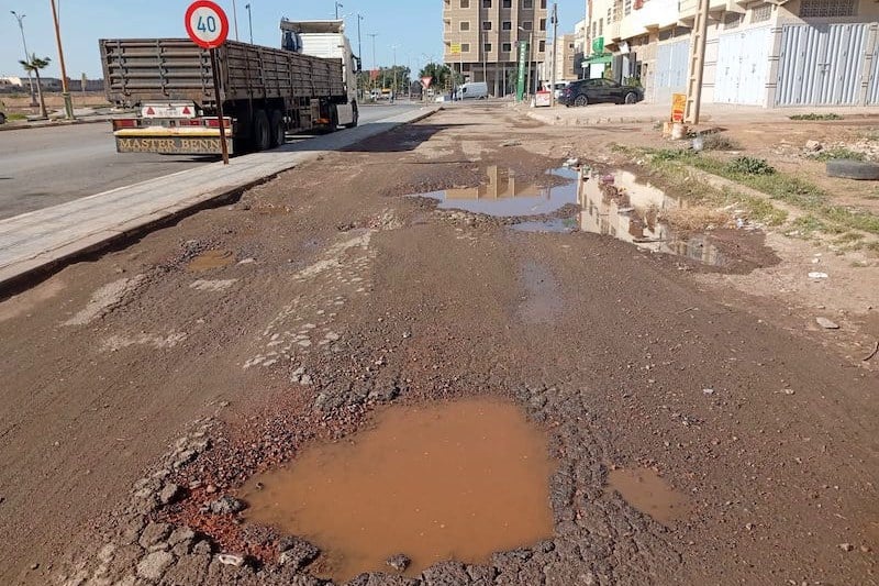 الحفر تكتسح مدينة سطات… معاناة يومية وعيون تترقب حلولا عاجل