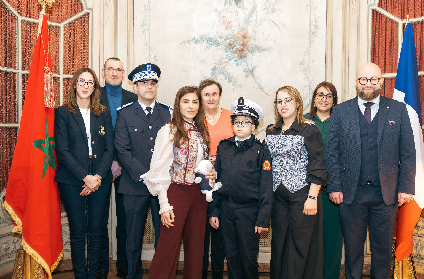 مصاب بمرض نادر.. استقبال الطفل نزار بطل الصمود اليومي بسفارة المغرب بباريس