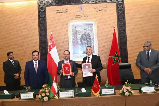 المغرب وسلطنة عمان يعززان شراكتهما بتوقيع مذكرة تفاهم لتطوير التكوين القانوني والمهني