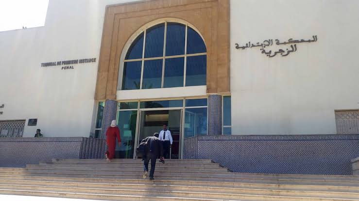 توقيف المسمى (ع.م) بمطار طنجة جاء بناء على عدة برقيات بحث من أجل الاشتباه في ارتكابه لأفعال تشكل جرائم في نظر القانون (وكيل الملك لدى المحكمة الزجرية بالدار البيضاء)